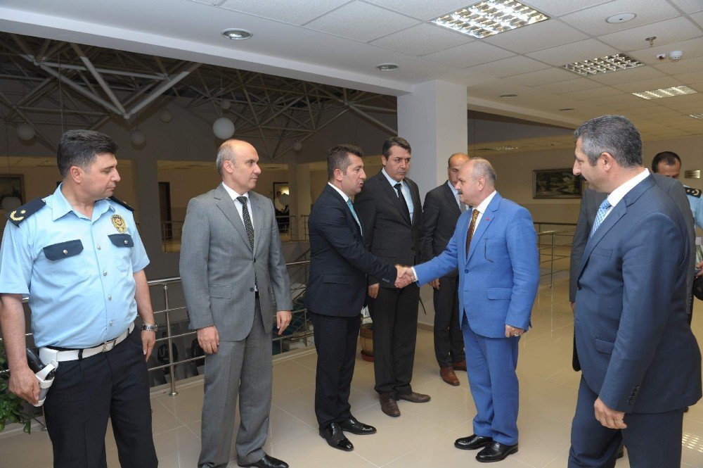 Vali Çakacak, İl Emniyet Müdürlüğünü Ziyaret Etti