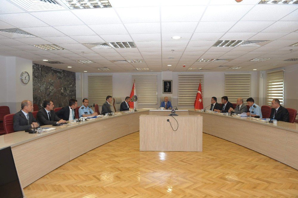 Vali Çakacak, İl Emniyet Müdürlüğünü Ziyaret Etti