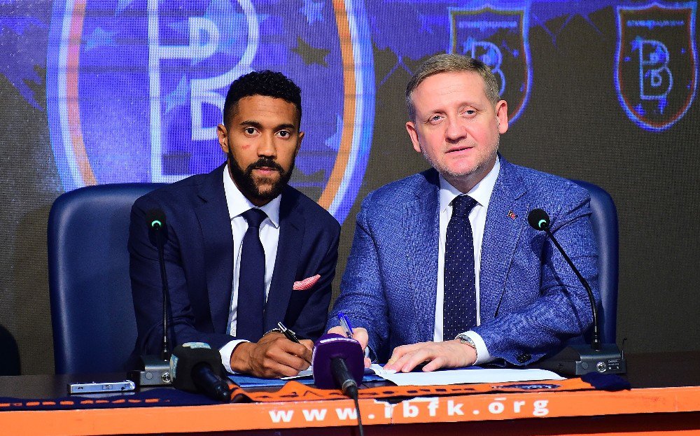 Başakşehir’de Clichy İmzaladı