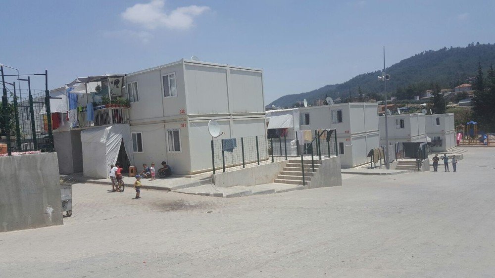 Sıcaklar Suriyelileri Kamplara Hapsetti