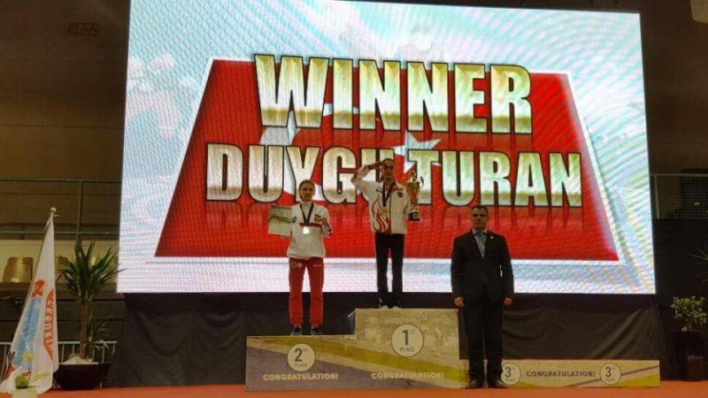 -Şişli Hamidiye Etfal Eğitim Ve Araştırma Hastanesi’de Tedavi Gören Hastalar Kick Boksçu Hemşireye Emanet