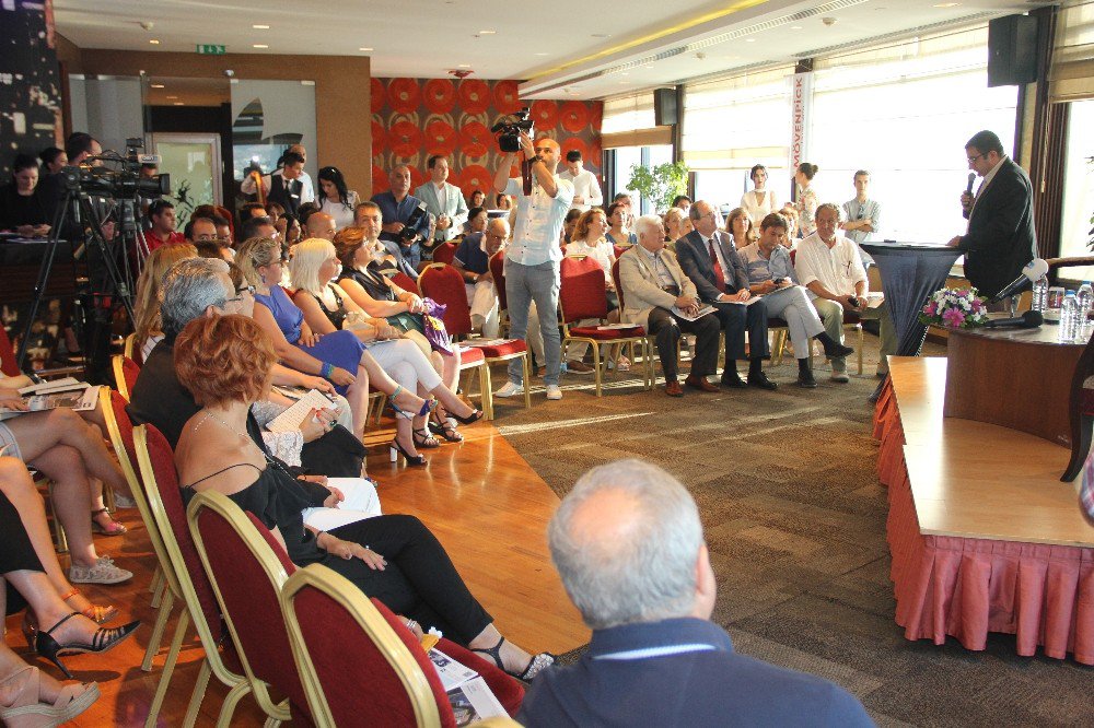 İzmir Söyleşi Günleri’nde Yazarlar İlk Kitaplarını Anlattı