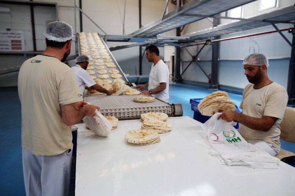 İhh Suriye’ye 6 Ayda 200 Milyon Ekmek Gönderdi