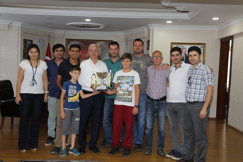 Başkan Görmez’e Çok Özel Kupa