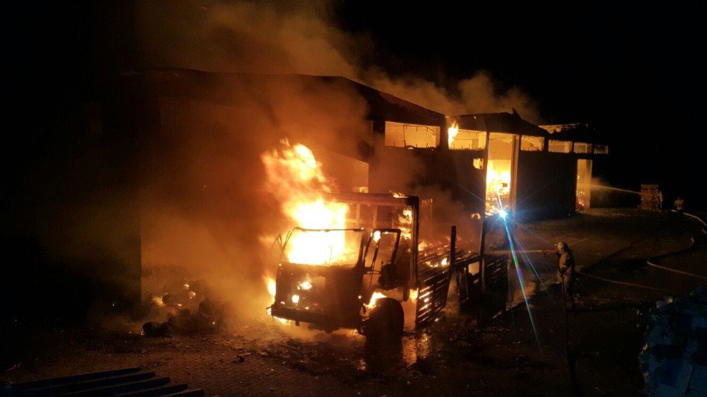 Koli Fabrikası Alev Alev Yandı