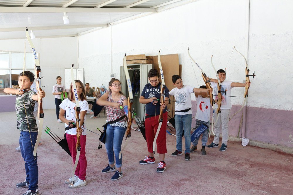 Karaman’da Gençler Ata Sporu Okçuluğu Öğreniyor