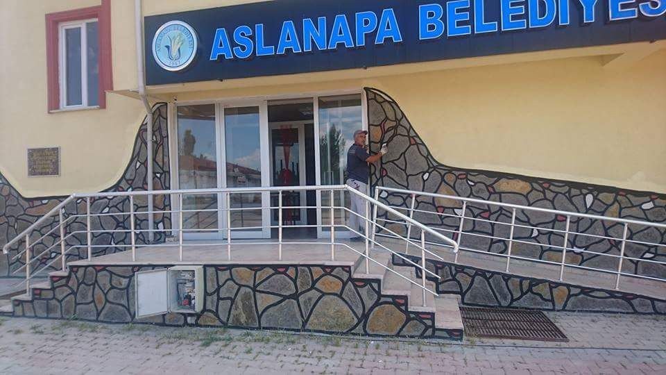 Kayrak Taşını Sanata Çeviriyor