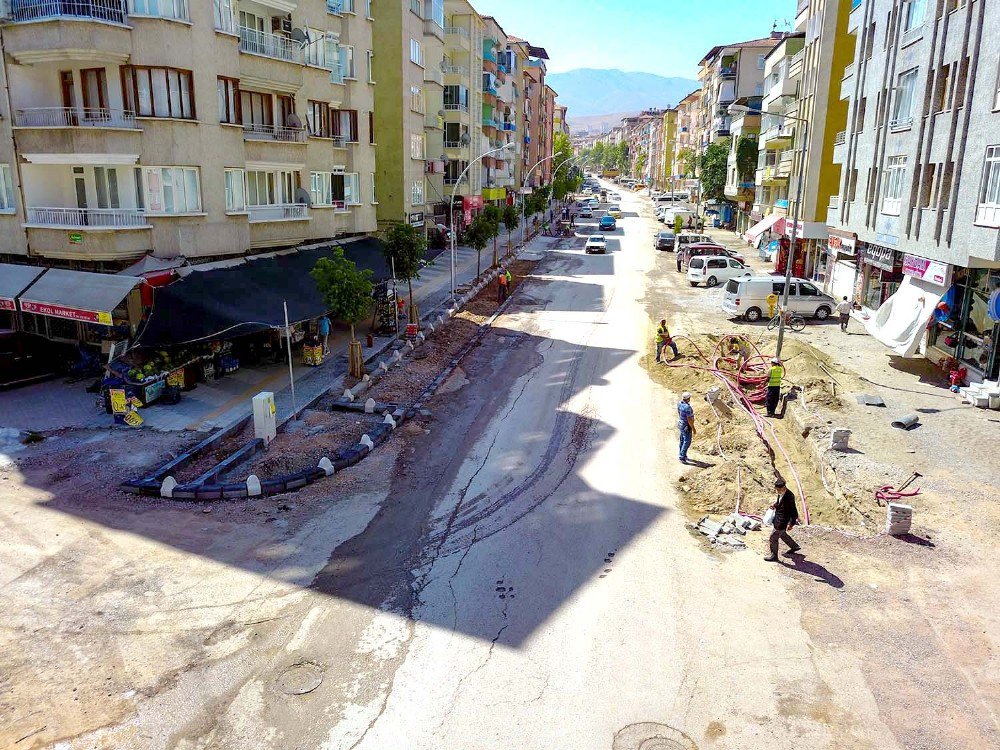 Tevfik Temelli Caddesin’de Üstyapı Çalışmaları Devam Ediyor