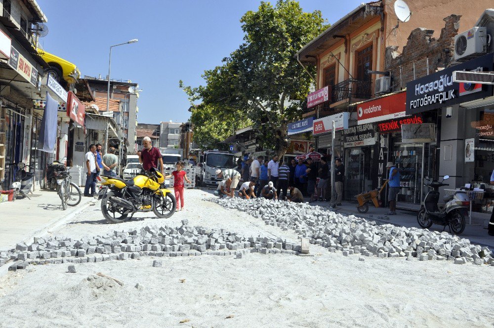 Büyükşehir Akhisar’da Değişimi Yaşatıyor