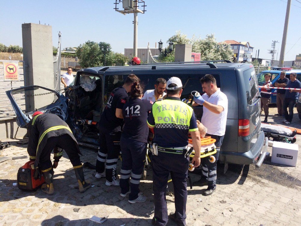 Baba Ve Oğlu Trafik Kazasında Hayatını Kaybetti