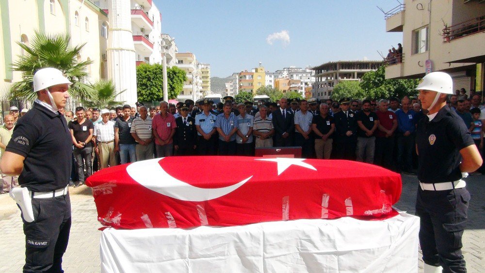 Kavgaya Müdahale Ederken Kalp Krizi Geçiren Polis Toprağa Verildi