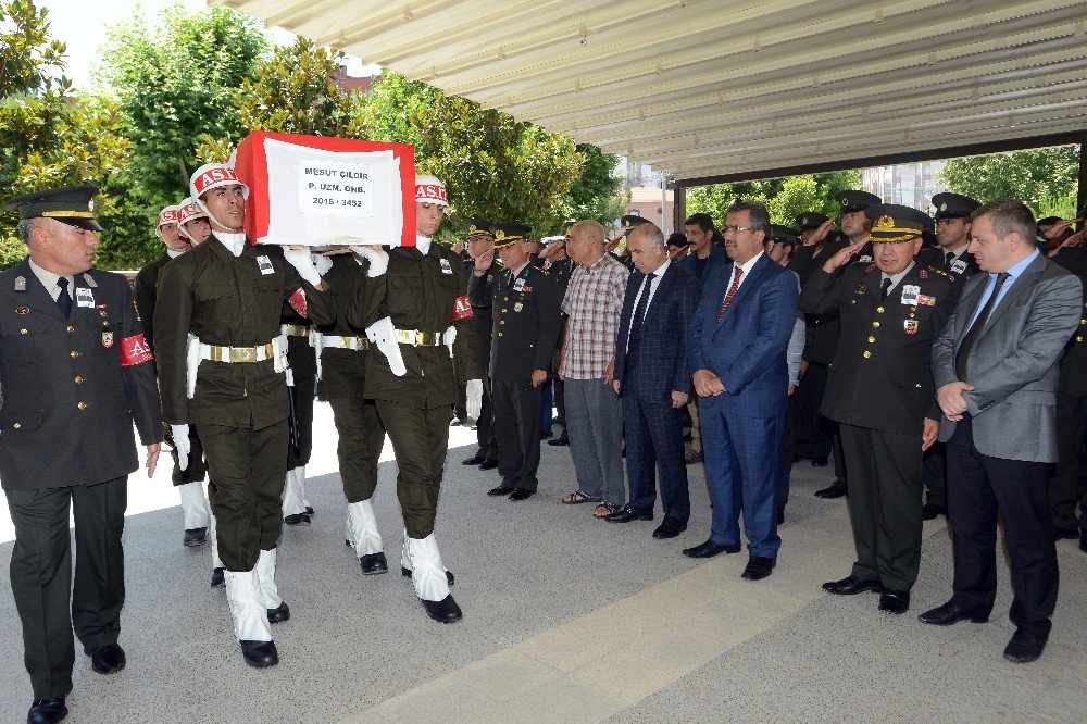 Denizde Boğulan Uzman Onbaşı Son Yolculuğuna Uğurlandı