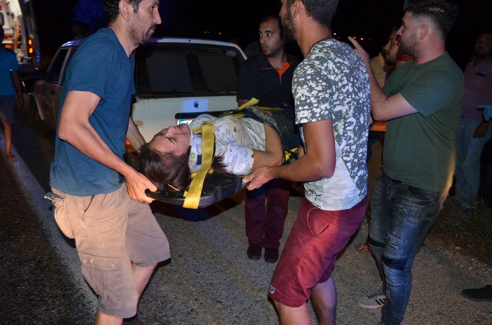 Milas’ta Kontrolden Çıkan Araç Tarlaya Uçtu; 2 Yaralı