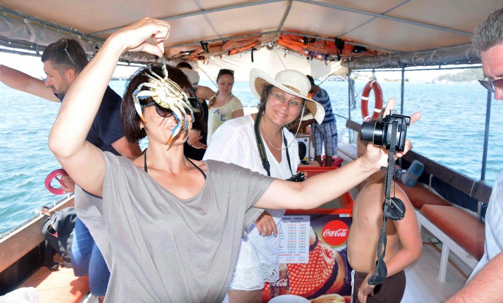 Tatilcilerin Yeni Gözdesi Mavi Yengeç Avlama Turları