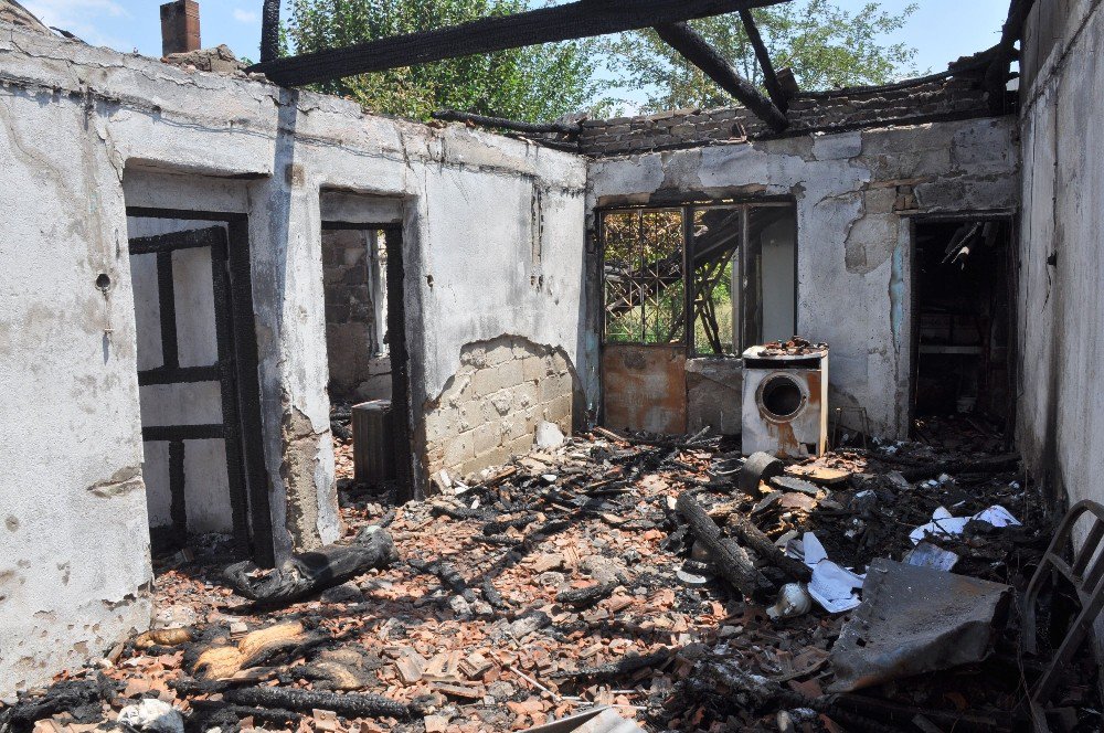 Başkan Alıcık, Evleri Yanan Üç Aileye Yardım Eli Uzattı