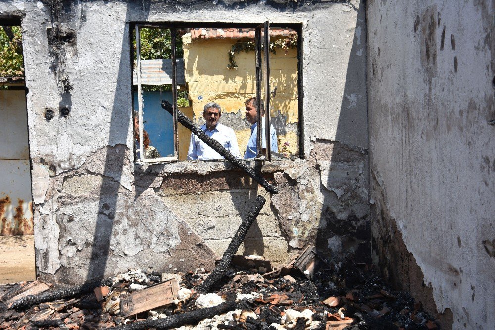 Başkan Alıcık, Evleri Yanan Üç Aileye Yardım Eli Uzattı