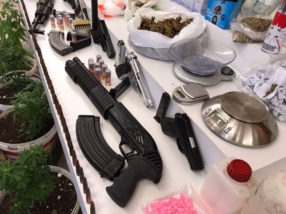 İstanbul’da Uyuşturucu Operasyonu: 49 Kişi Gözaltında