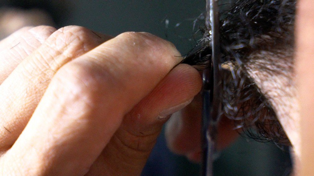 Engelli Dünya Dalış Rekortmeni Esmeray, Farkındalık İçin Sakalını Kesti