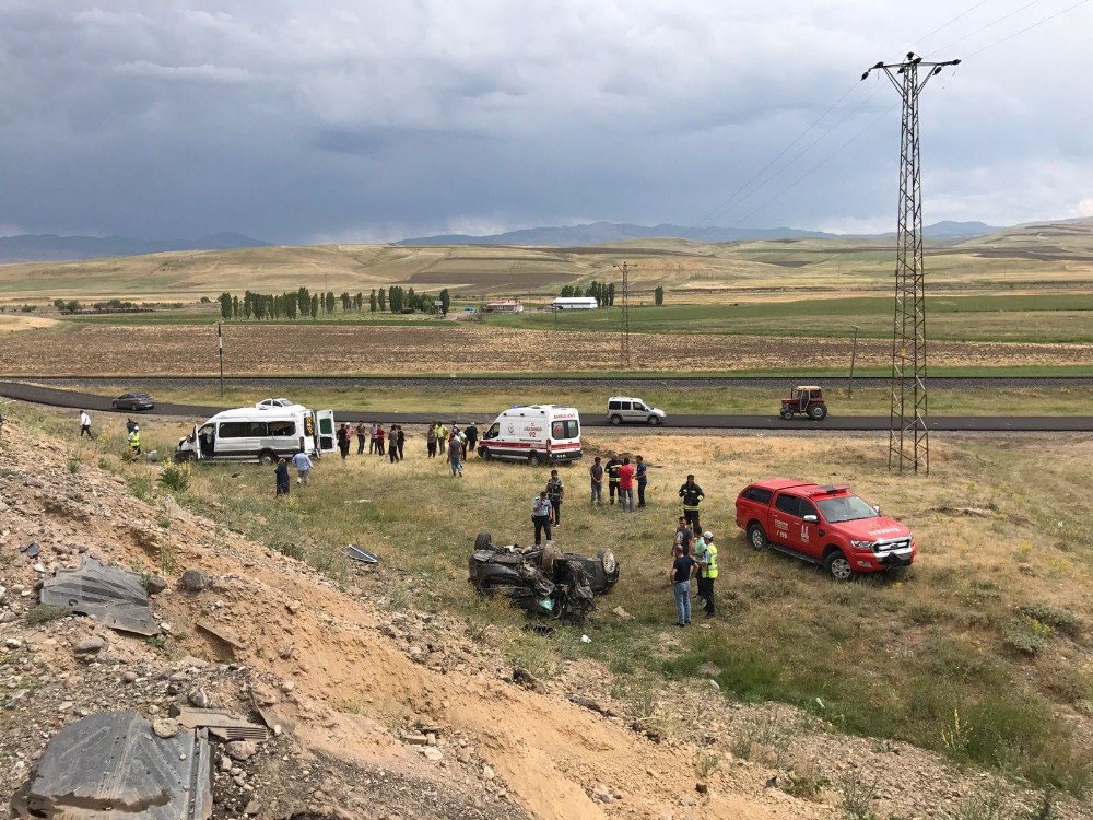 Düğün Yolunda Feci Kaza: 1 Ölü, 10 Yaralı