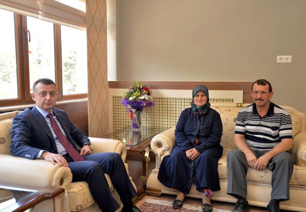 Şehit Ailesinden Vali Büyükakın’a Ziyaret