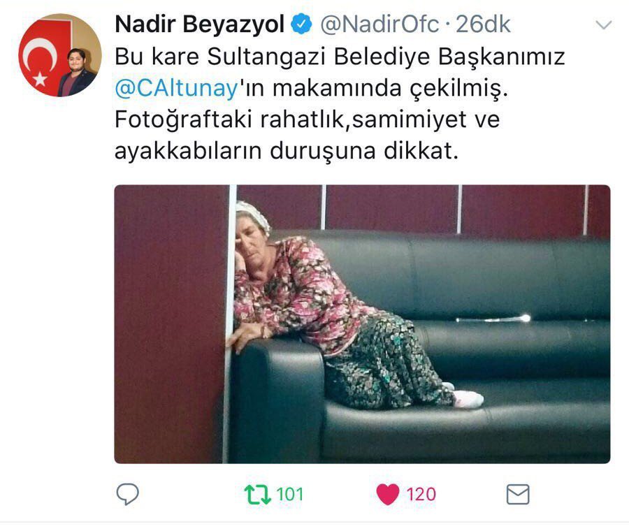 Başkanın Makamında Çekilen Fotoğraf Sosyal Medyada Gündem Oldu