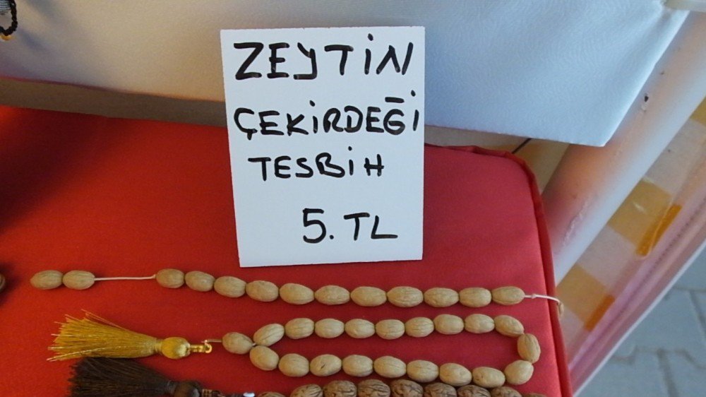 Çöpe Giden Zeytin Çekirdeklerini Takıya Dönüştürüyor