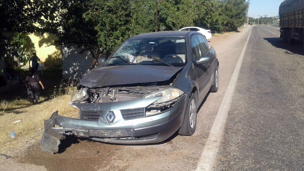 Adıyaman’da 2 Otomobil Çarpıştı: 9 Yaralı