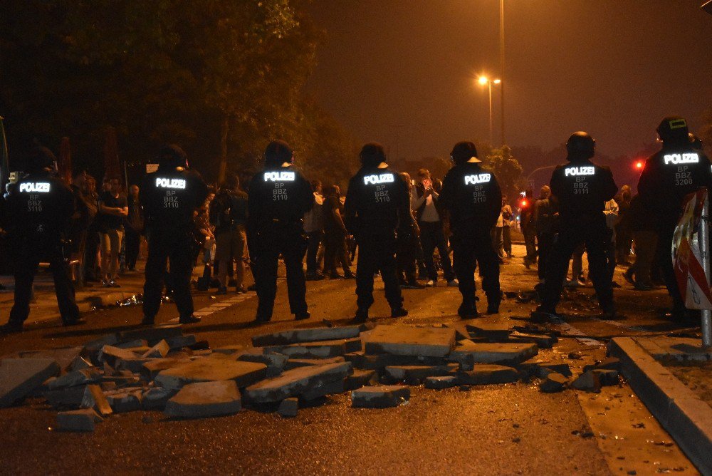 Hamburg Caddelerinde Temizlik Çalışmaları