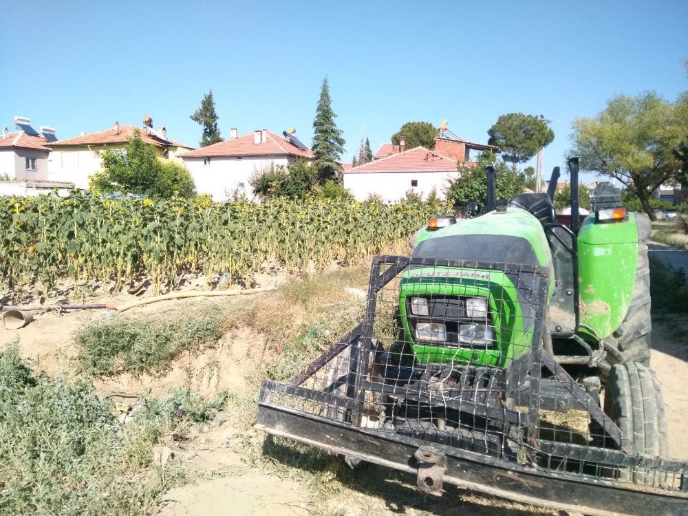 Traktörün El Frenini Çekmeyi Unutunca Sonu Oldu