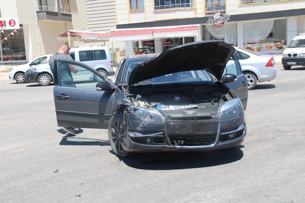 Elazığ’da Trafik Kazası: 2 Yaralı