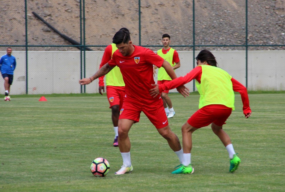 Kayserispor, Erzurum’da Teknik Ve Taktik Çalıştı