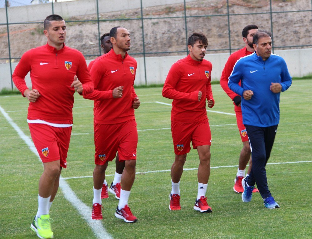 Kayserispor, Erzurum’da Teknik Ve Taktik Çalıştı