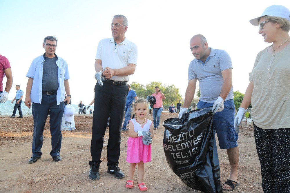 Mezitli’de Sahil Temizliği