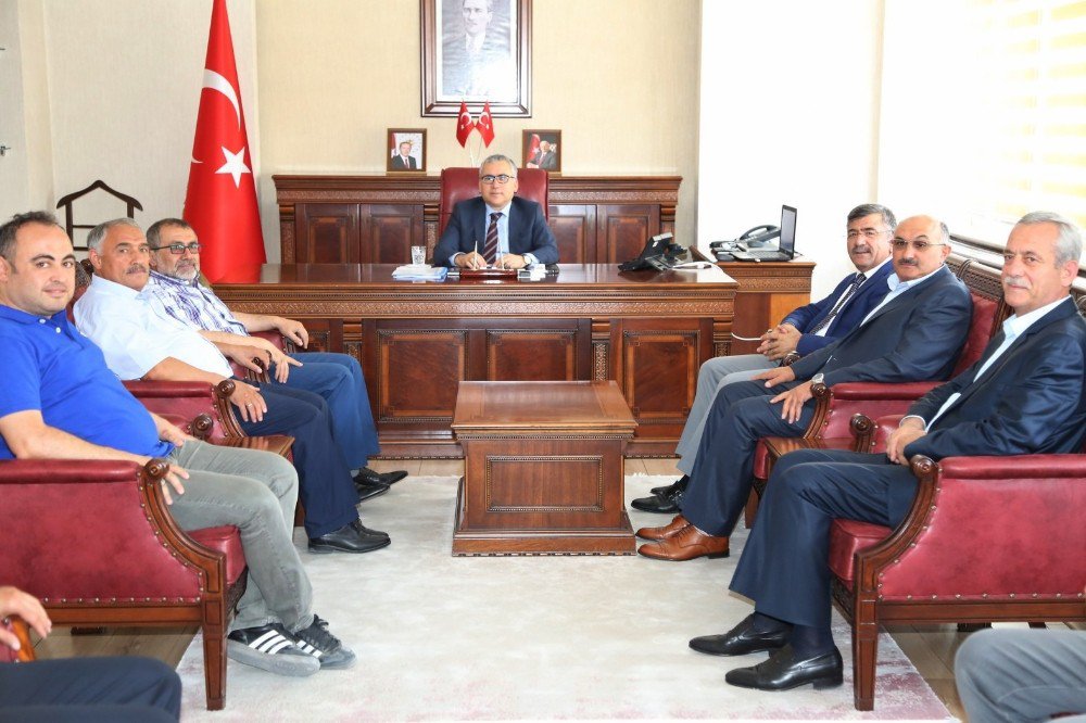 Başkan Akdoğan Belediye Meclis Üyeleriyle Vali Şimşek’i Ziyaret Etti