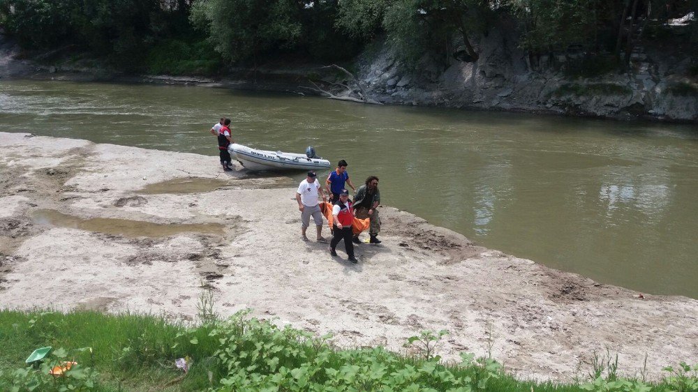 Sakarya Nehrine Düşen 10 Yaşındaki Çocuk Ölü Olarak Bulundu