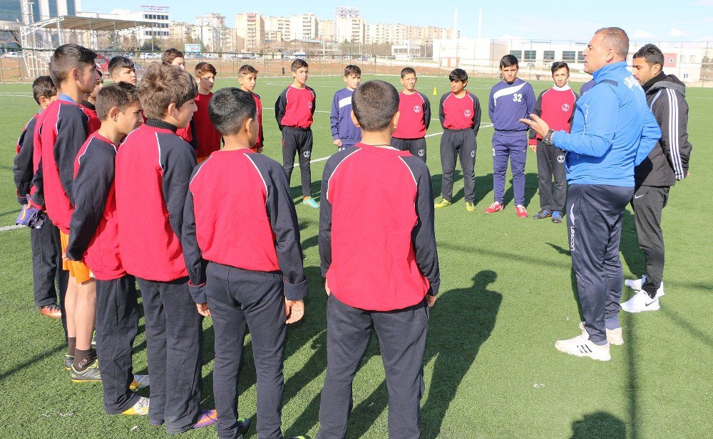 Şanlıurfa’da Futbol Yaz Okulu Başlıyor