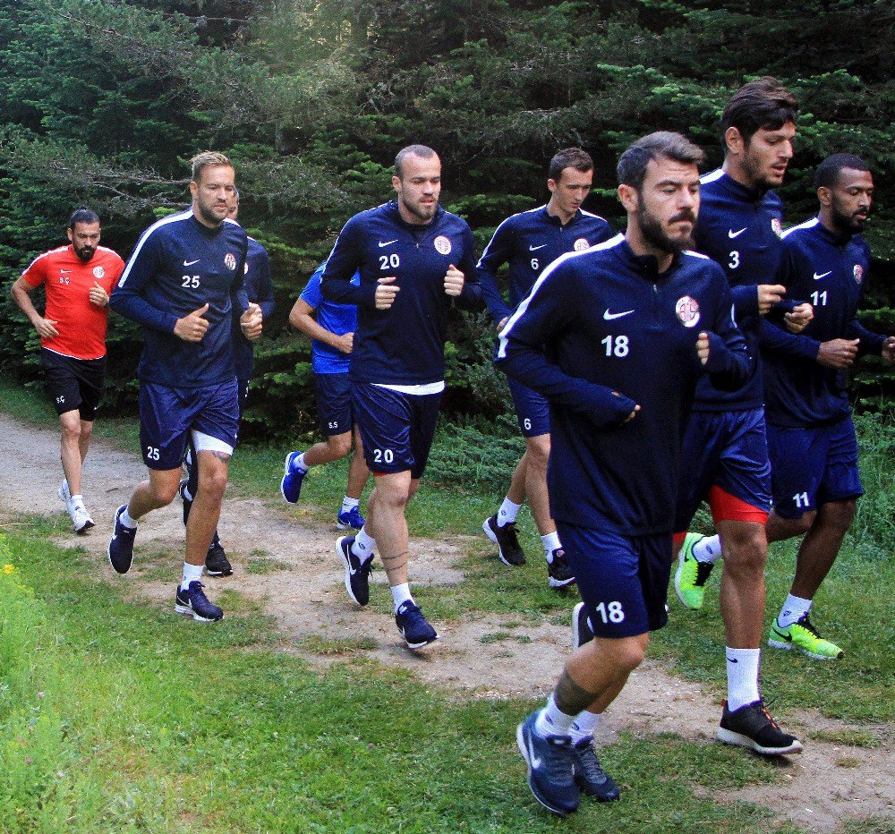 Antalyaspor Günde 3 Antrenmanla Yeni Sezona Hazırlanıyor