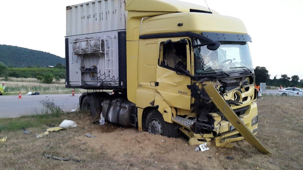 Tokat’ta Tır İle Kamyonet Çarpıştı: 3 Ölü, 1 Yaralı