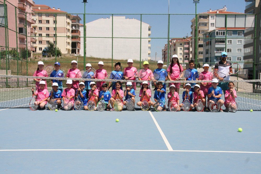 Yaz Spor Okulu Tenis Grubu Öğrencileri Turnuvaya Hazırlanıyor