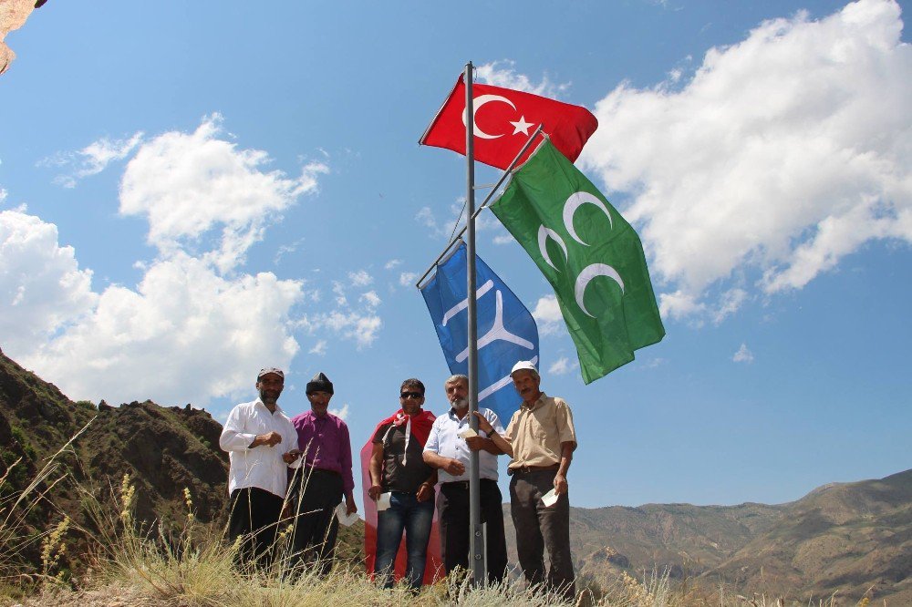 15 Temmuz’u Unutmayan Kaleboğazlılar Kaleye Bayrak Diktiler