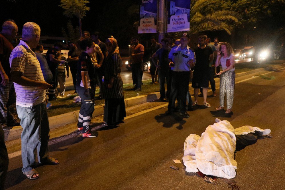 Trafik Kazasında Ölen Babasının Elini Öpüp Helallik İstedi