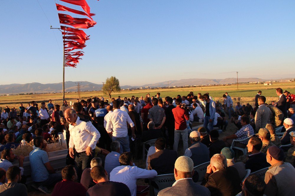 Pkk’nın Şehit Ettiği Kepçe Operatörü Son Yolculuğuna Uğurlandı