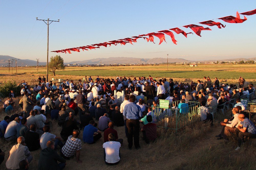 Pkk’nın Şehit Ettiği Kepçe Operatörü Son Yolculuğuna Uğurlandı