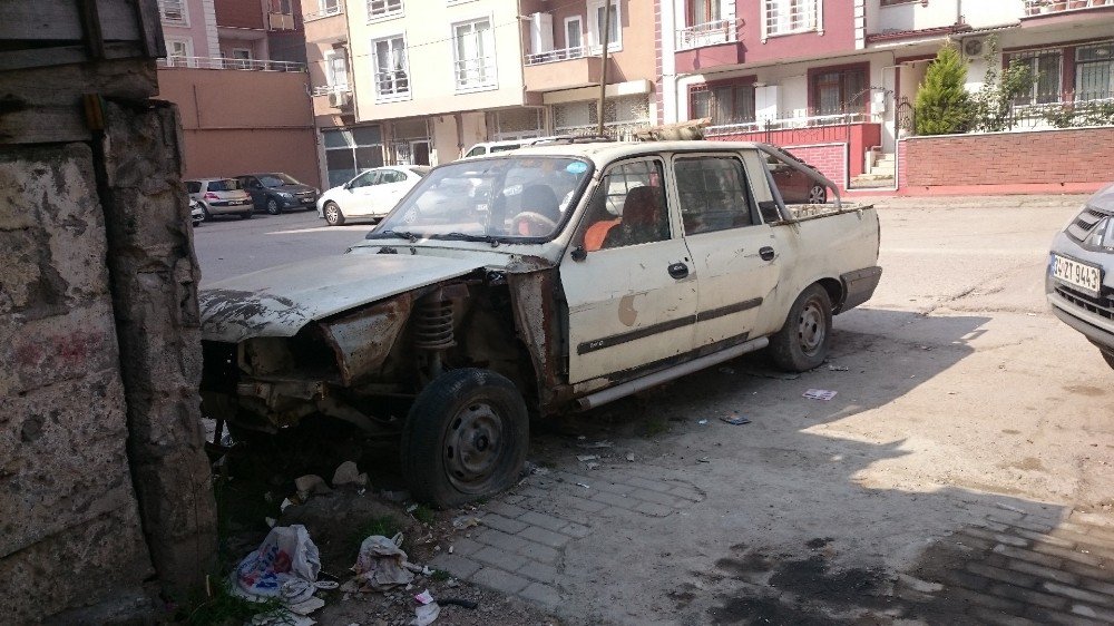 Hurda Araçlarını Sokaklara Bırakanlara Ceza