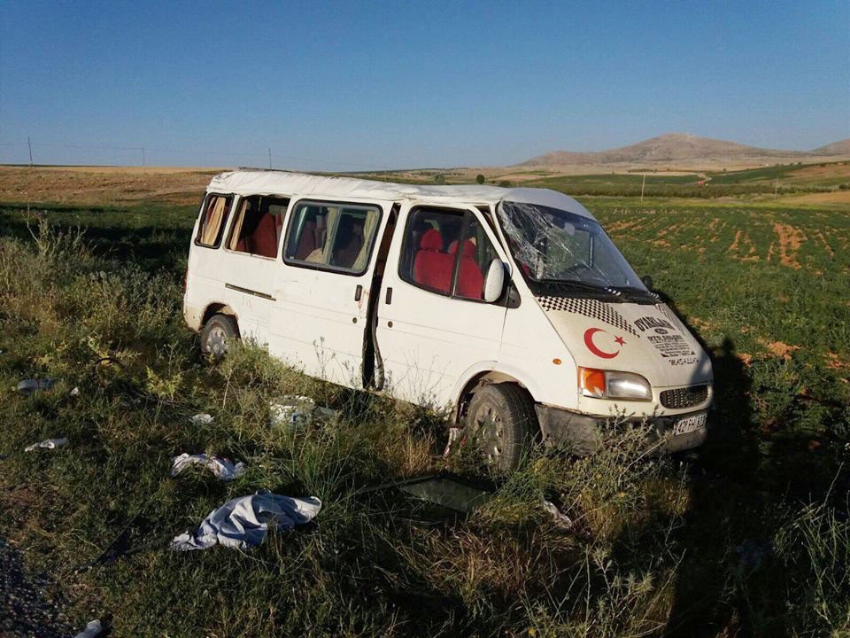 Karaman’da Tarım İşçilerini Taşıyan Minibüs Devrildi: 17 Yaralı