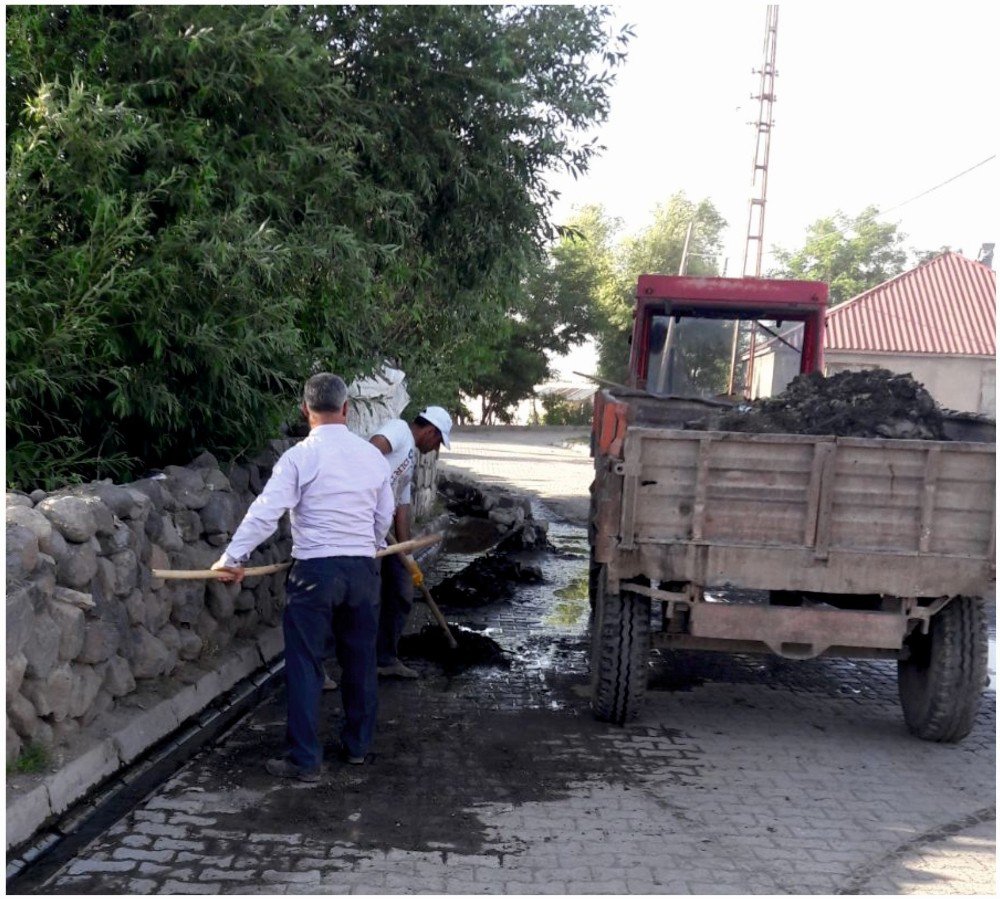 Malazgirt Konakkuran Belde Belediyesinden Temizlik Çalışmaları