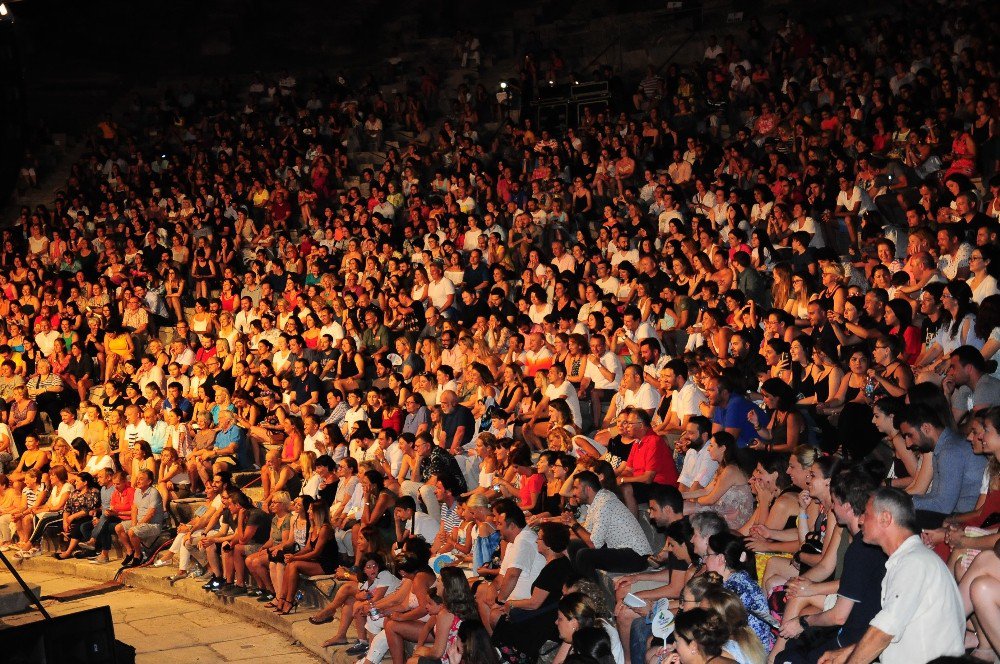 Sertap Erener Konserini Bir Türlü Bitiremedi