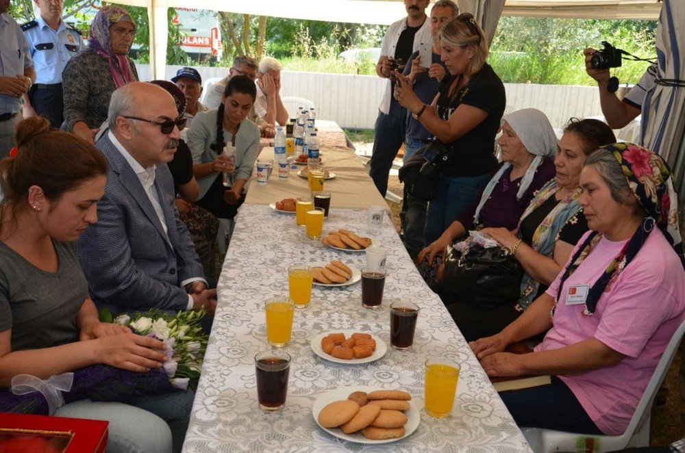 Aydın Valisi Yavuz Selim Köşger Şehit Evini Ziyaret Etti