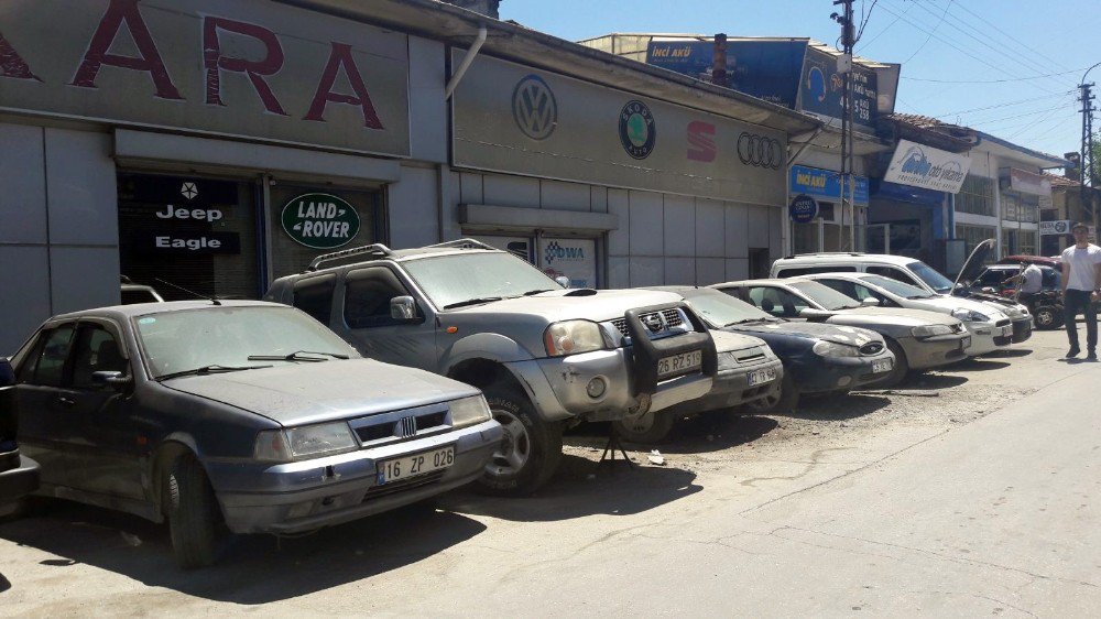 2 Küçük Kafadar 5 Otomobile Böyle Zarar Verdi