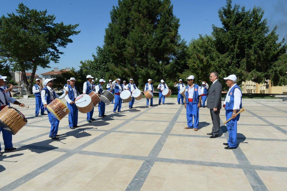 Edirne’nin Mülki Amirine Davullu Zurnalı Kırkpınar Daveti